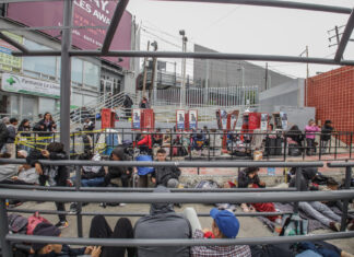 Aumenta la llegada de migrantes a la mexicana Tijuana y EE. UU. los recibe a cuentagotas