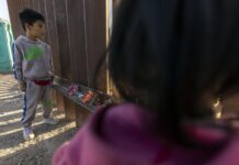 Niños migrantes no acompañados sufren angustia emocional persistente tras reasentamiento