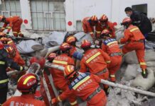 Al menos nueve muertos tras el derrumbe del techo de un centro deportivo escolar en China