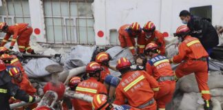Al menos nueve muertos tras el derrumbe del techo de un centro deportivo escolar en China