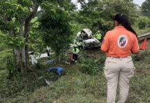 Mueren cinco migrantes hondureños y 18 resultan heridos en un accidente carretero en el sureste de México