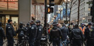 Investigan denuncias de abuso sexual de policías a inmigrantes en comisaría de Chicago