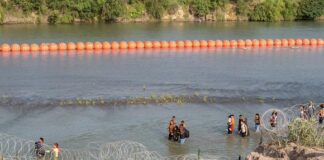 EE. UU. demanda a Texas por colocar boyas en el Río Grande para frenar a los migrantes