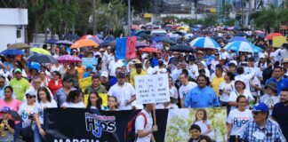 Miles de hondureños en diferentes partes del país realizan marchas en contra de la ideología de género