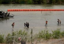 EEUU demanda a Texas por colocar boyas en el Río Grande para frenar a los migrantes