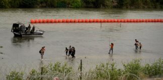 EEUU demanda a Texas por colocar boyas en el Río Grande para frenar a los migrantes