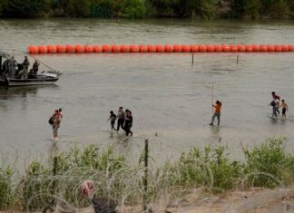 EEUU demanda a Texas por colocar boyas en el Río Grande para frenar a los migrantes