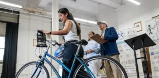 Neoyorquinos donan bicicletas para que los inmigrantes puedan trabajar