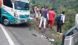 Al menos nueve personas muertas y 25 heridos al caer un autobús a un precipicio en Colombia