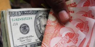 Si la caída de reservas sigue, existe un riesgo de devaluación en Honduras, según economista