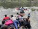 Migrantes desesperados cruzan la frontera de México a EE. UU. pese a los crecientes riesgos