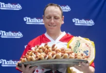 El rey del «hot dog» se corona de nuevo en el concurso de tragones de Nueva York