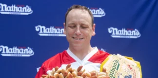 El rey del «hot dog» se corona de nuevo en el concurso de tragones de Nueva York