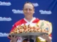 El rey del «hot dog» se corona de nuevo en el concurso de tragones de Nueva York