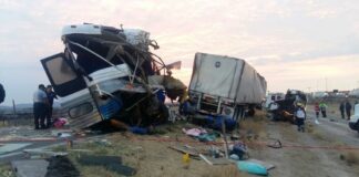 Tres muertos y 42 heridos en accidente de autobús que iba a una boda en el sur de Egipto