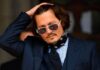 Johnny Depp reapareció con un bastón tras ser encontrado inconsciente en un hotel de Budapest