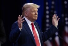 Asistente de Trump se declara no culpable por el caso de manejo de documentos clasificados