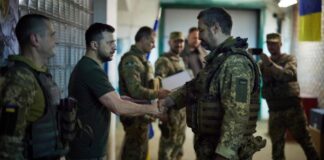 Zelenski visita a las tropas en diversas localidades de Donetsk