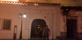 Un incendio destruye edificio histórico colonial en Gracias, Lempira