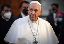 El papa dice que la Iglesia está abierta a todos, también a los homosexuales
