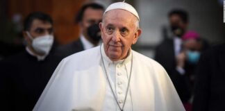 El papa dice que la Iglesia está abierta a todos, también a los homosexuales