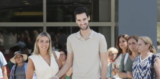 El portero Sergio Rico abandona el hospital pensando en recuperarse «y volver al fútbol»