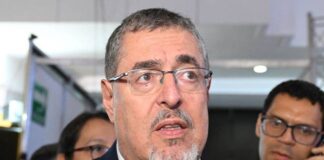 Fiscalía de Guatemala pide al Congreso la suspensión del partido de presidente electo