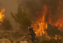 El incendio más grande nunca registrado en Europa sigue arrasando el noreste de Grecia