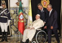 El papa Francisco se reúne con 13 víctimas de abusos en Portugal