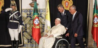 El papa Francisco se reúne con 13 víctimas de abusos en Portugal