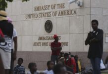 Estados Unidos cierra su embajada en Haití por disparos en su alrededor