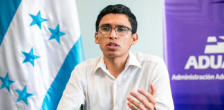 Director de Aduanas presenta denuncia ante el MP relacionada a un proceso de licitación millonario adjudicado en anteriores administraciones