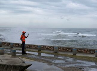 Idalia se fortalece en el Golfo de México y el oleaje de Franklin azota Bermuda y EEUU