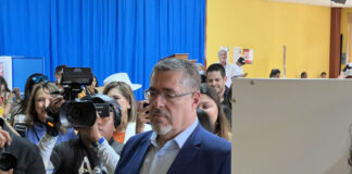 Progresista Bernardo Arévalo lidera intención de voto en Guatemala rumbo a la segunda vuelta