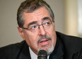 Presidente electo de Guatemala califica como «ilegal» suspensión de su partido político
