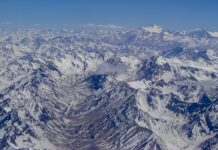 Una inusual ola de calor en invierno deja sin nieve algunas zonas de Los Andes chilenos