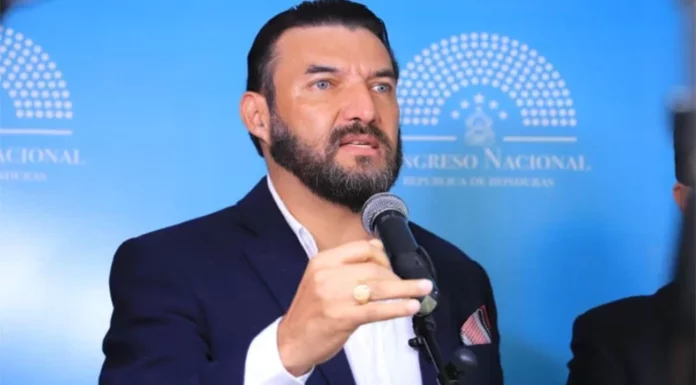 Rasel Tomé denuncia intimidación dentro del partido Libre
