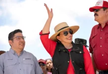La presidenta Xiomara Castro inaugura una planta de generación de energía solar en Brus Laguna