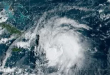 Franklin se convierte en huracán en aguas abiertas del Atlántico