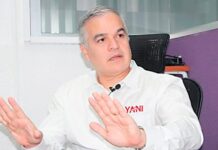 Los curules son del pueblo, no de un partido político, reacciona Yani Rosenthal