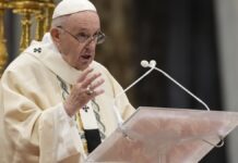 El papa Francisco pide desde Lisboa políticas para proteger el medio ambiente y ayudar a los jóvenes