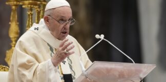 El papa Francisco pide desde Lisboa políticas para proteger el medio ambiente y ayudar a los jóvenes