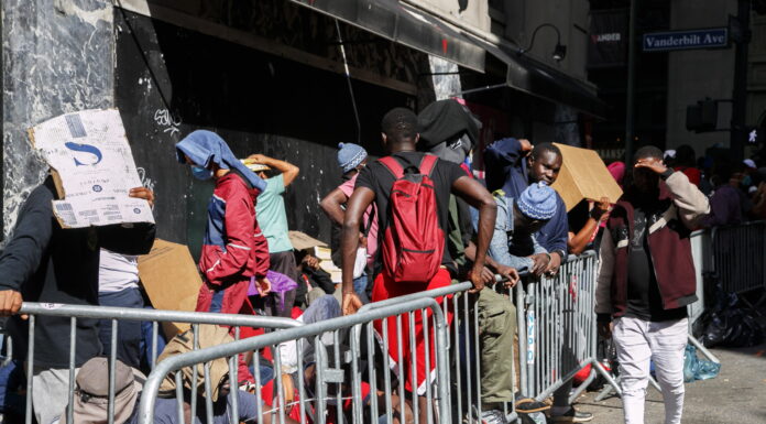 Grandes empresarios de Nueva York piden a Biden acelerar regularización de los inmigrantes