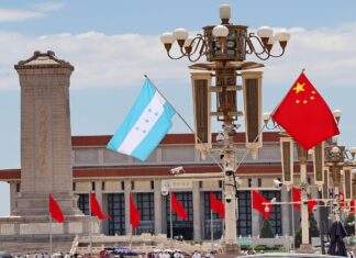 Países pobres tienen deuda récord de 22.000 millones de dólares con China entre ellos Honduras, dice think tank