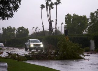 Hilary avanza hacia el noroeste de EE. UU. aún con amenaza de fuertes lluvias y vientos