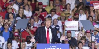 Dos de los 18 imputados junto a Trump en Georgia se entregan ante la Justicia