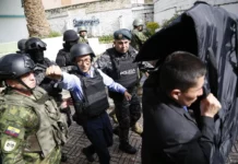 Chalecos antibalas, cascos y fuerte resguardo en comicios de Ecuador bajo ola de violencia