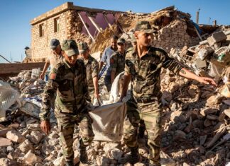 Los afectados por el terremoto en Marruecos miran al cielo por temor a las lluvias