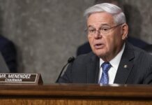 El senador estadounidense Bob Menéndez rechaza dimitir tras ser acusado de corrupción
