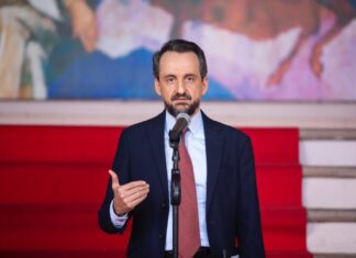 Rodolfo Pastor asegura que Honduras tiene fondos propios para construir hospitales